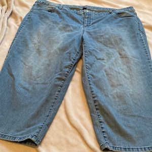 Ladies 22W Gloria Vanderbilt Capris